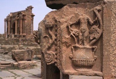 Fragmento arquitectónico con decoración tallada, Mercado de Sertius, Alto Imperio (27 a.C.-395 d.C.) de Roman Imperial Period